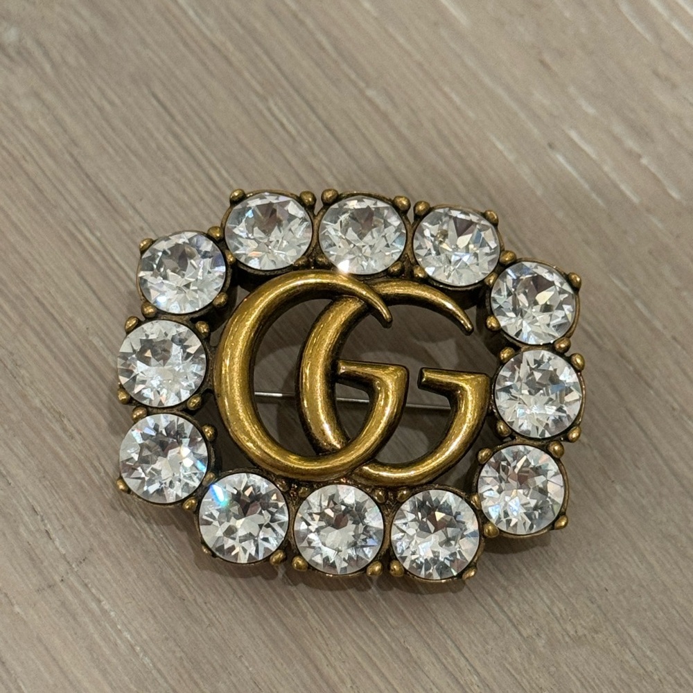 Gucci GG brooch. Like new.